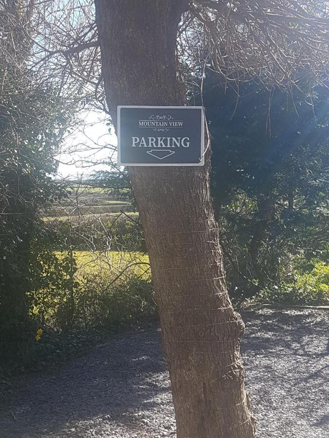 Mountain View Apartment - Short Drive To Beaches Bryngwran Exterior foto