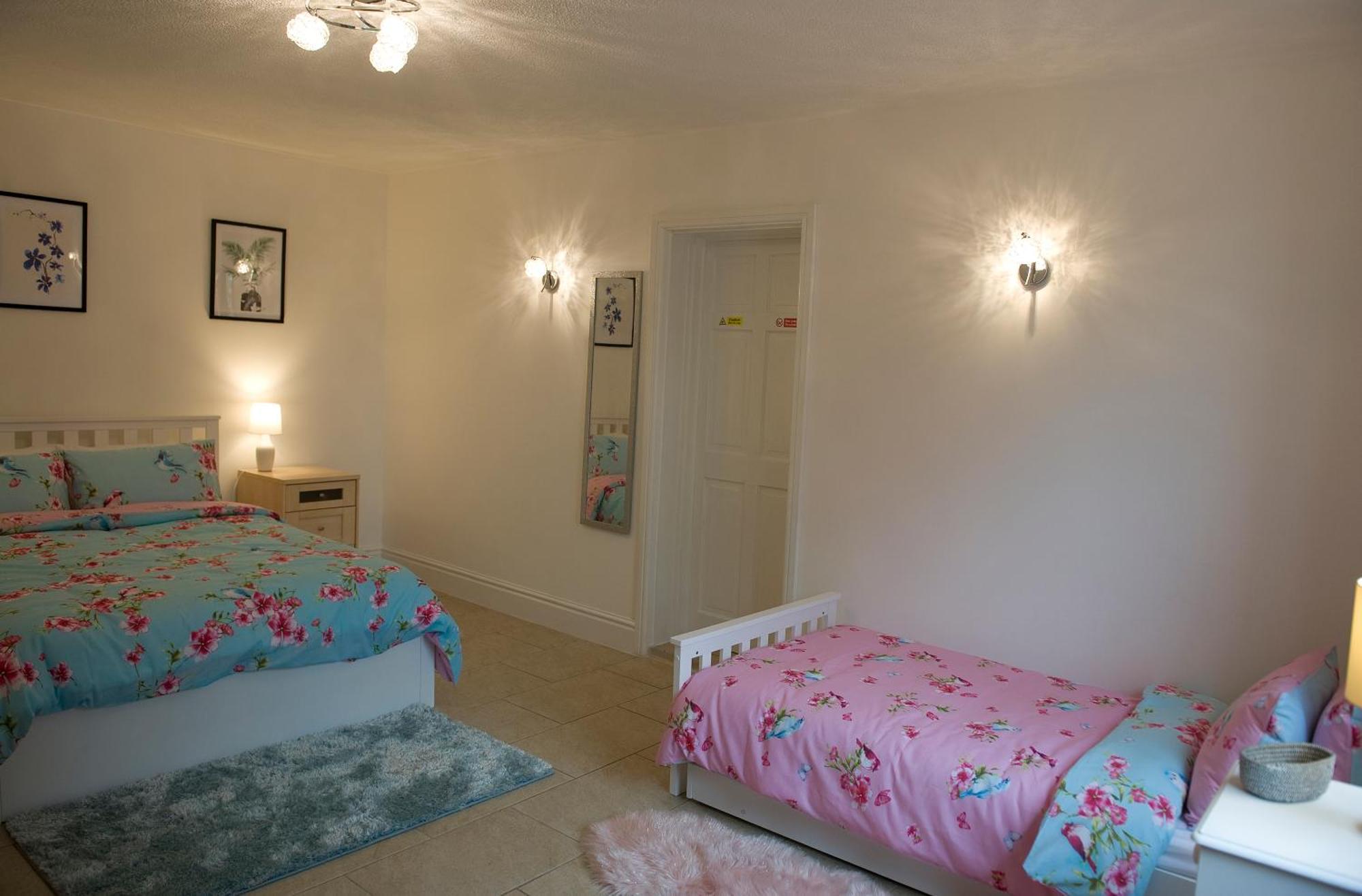 Mountain View Apartment - Short Drive To Beaches Bryngwran Exterior foto