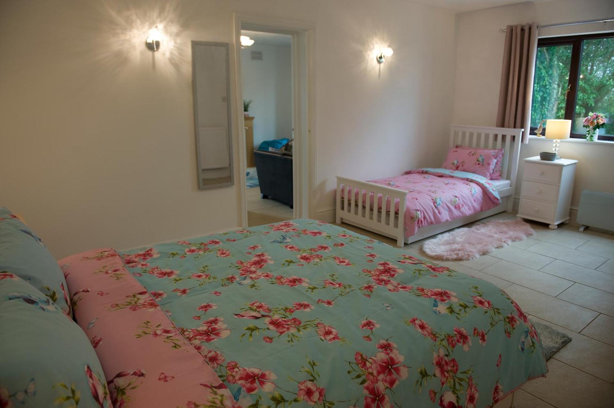 Mountain View Apartment - Short Drive To Beaches Bryngwran Exterior foto